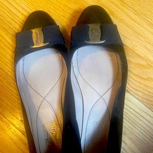 Black patent Ferragamo bow flats 9.5